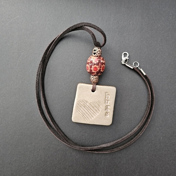 Boho ceramic aromatherapy pendant hand crafted with leather string - Picture 4 of 5